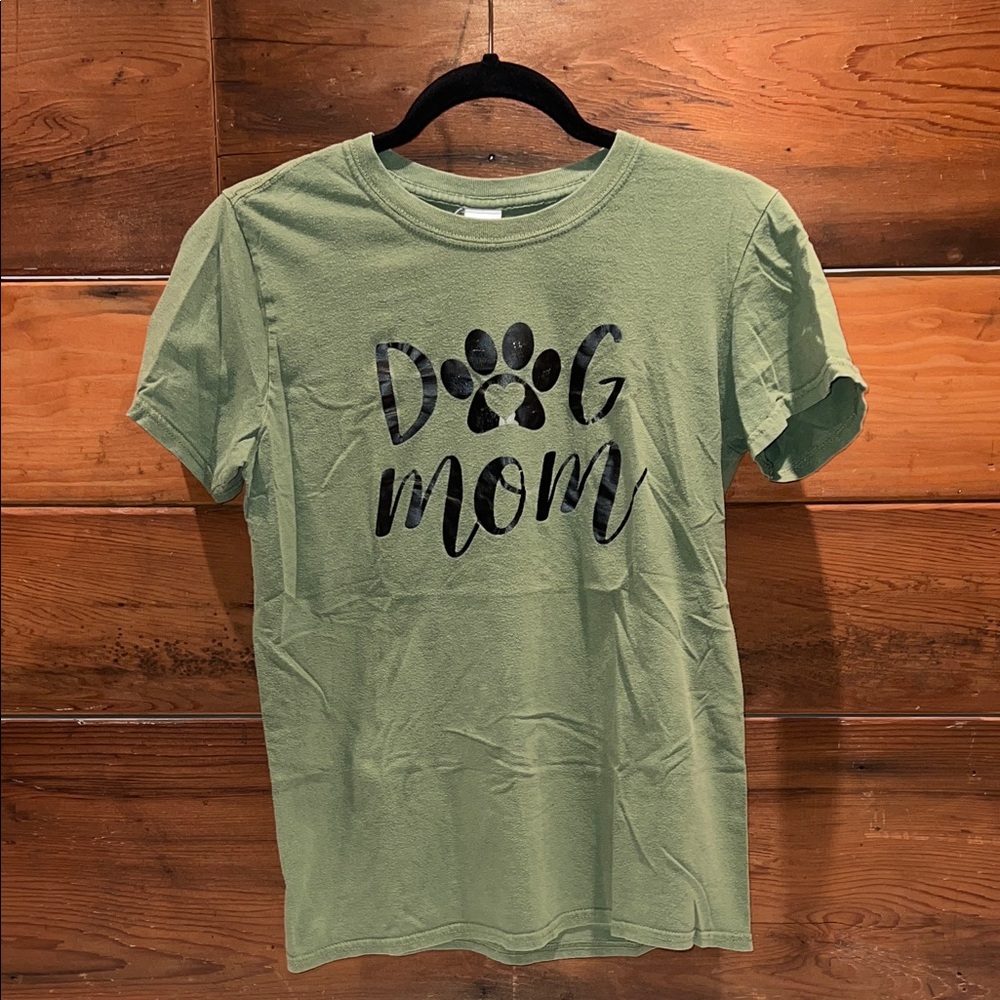 🔥‼️Woman’s Dog Mom T-Shirt‼️🔥